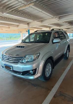 TOYOTA HILUX SW4 3.0 SRV 4X4 7 LUGARES 16V TURBO INTERCOOLER DIESEL 4P AUTOMÁTICO